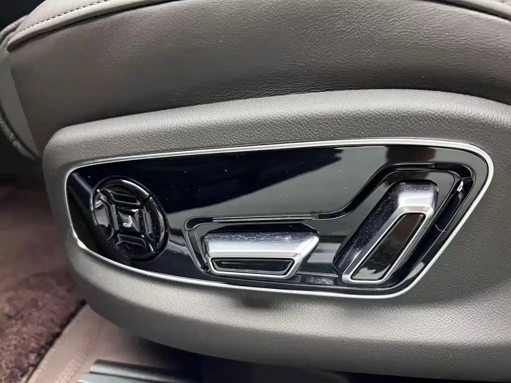 Фото 5 - Audi A8