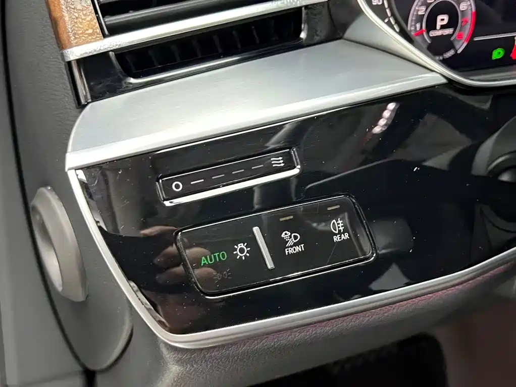 Фото 7 - Audi A8
