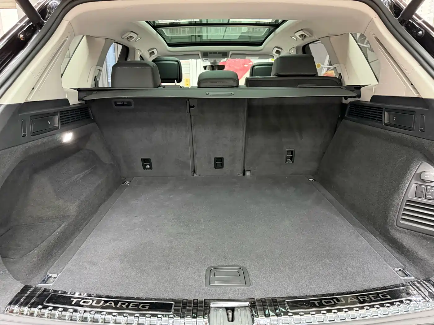 Volkswagen Touareg 2019 2.0TSI Sharp Wing Edition China VI фото 8