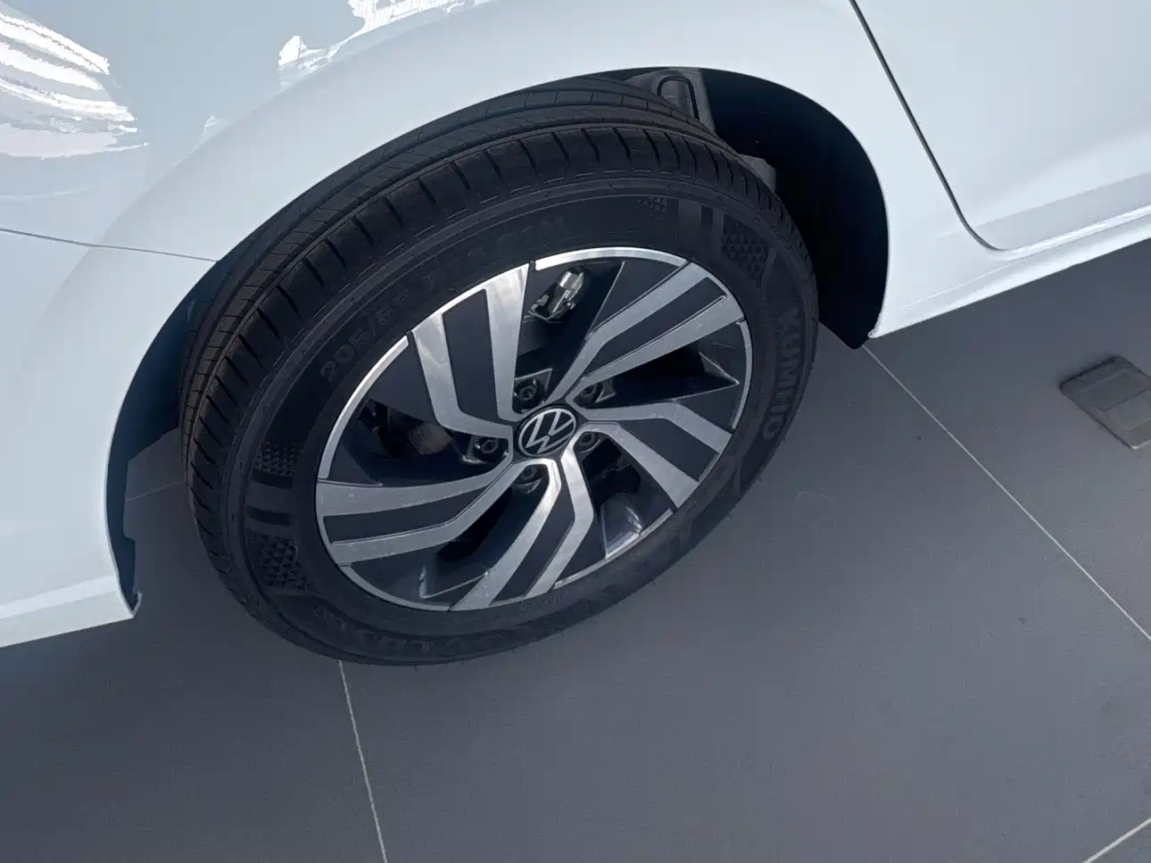 VOLKSWAGEN BORA