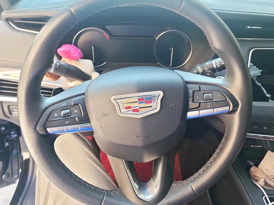 Фото 15 - Cadillac XT4