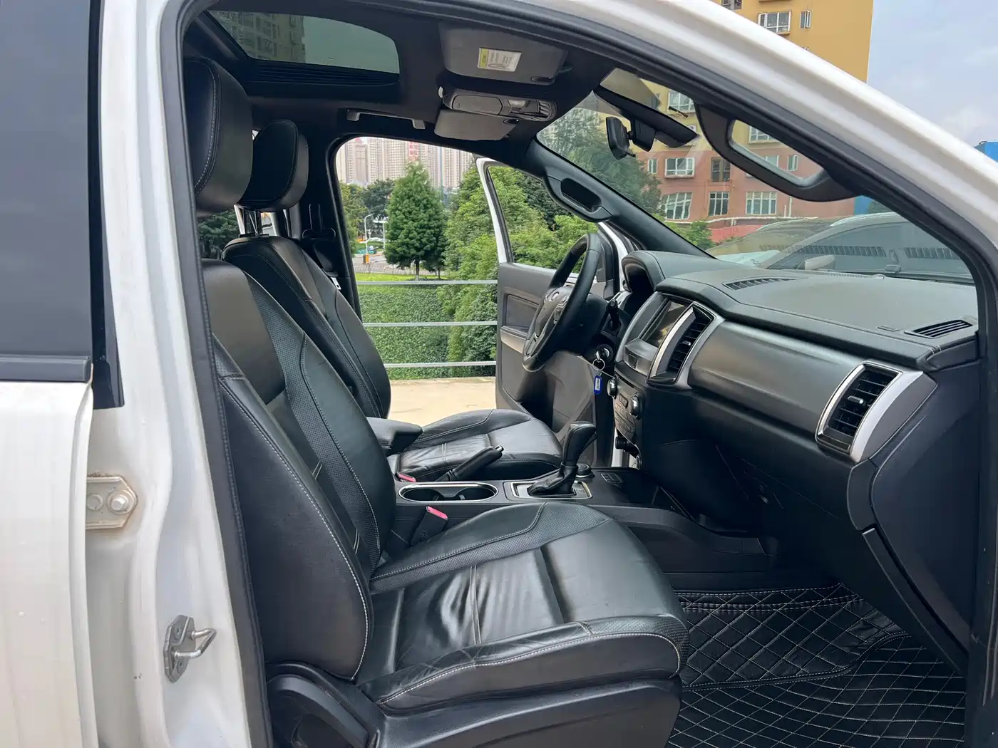 Ford Everest 2018 2017 2.0T Gasoline Automatic 4WD Luxury Edition 7-Seater