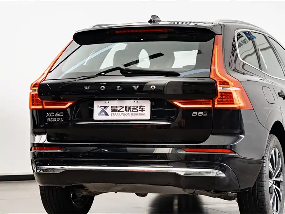Фото 8 - Volvo XC60