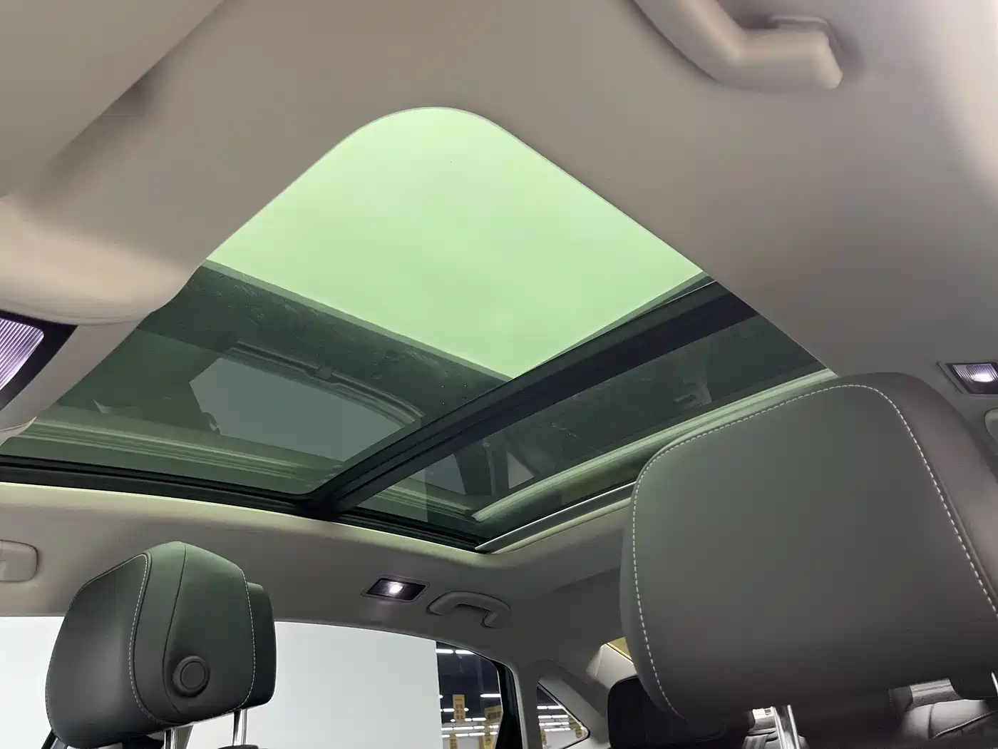 Volkswagen Passat 2022 330TSI Luxury Edition фото 13