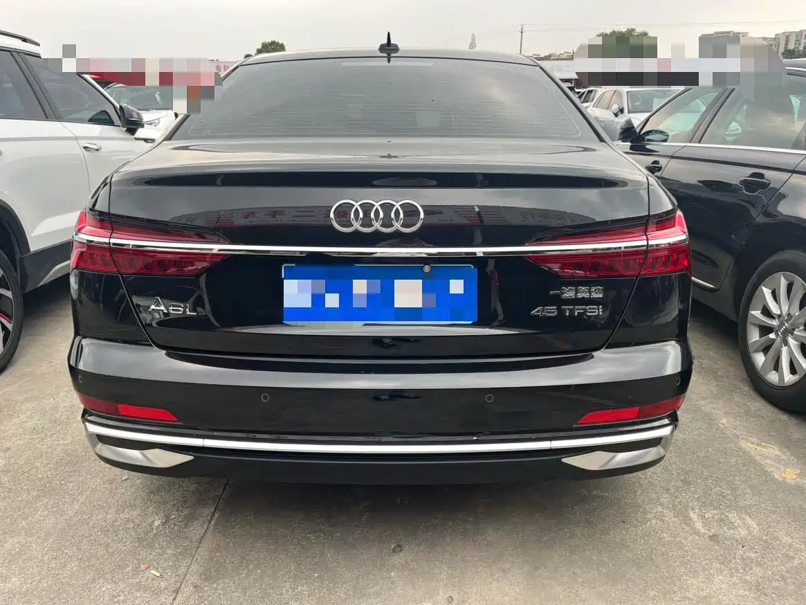 Фото 8 - Audi A6L