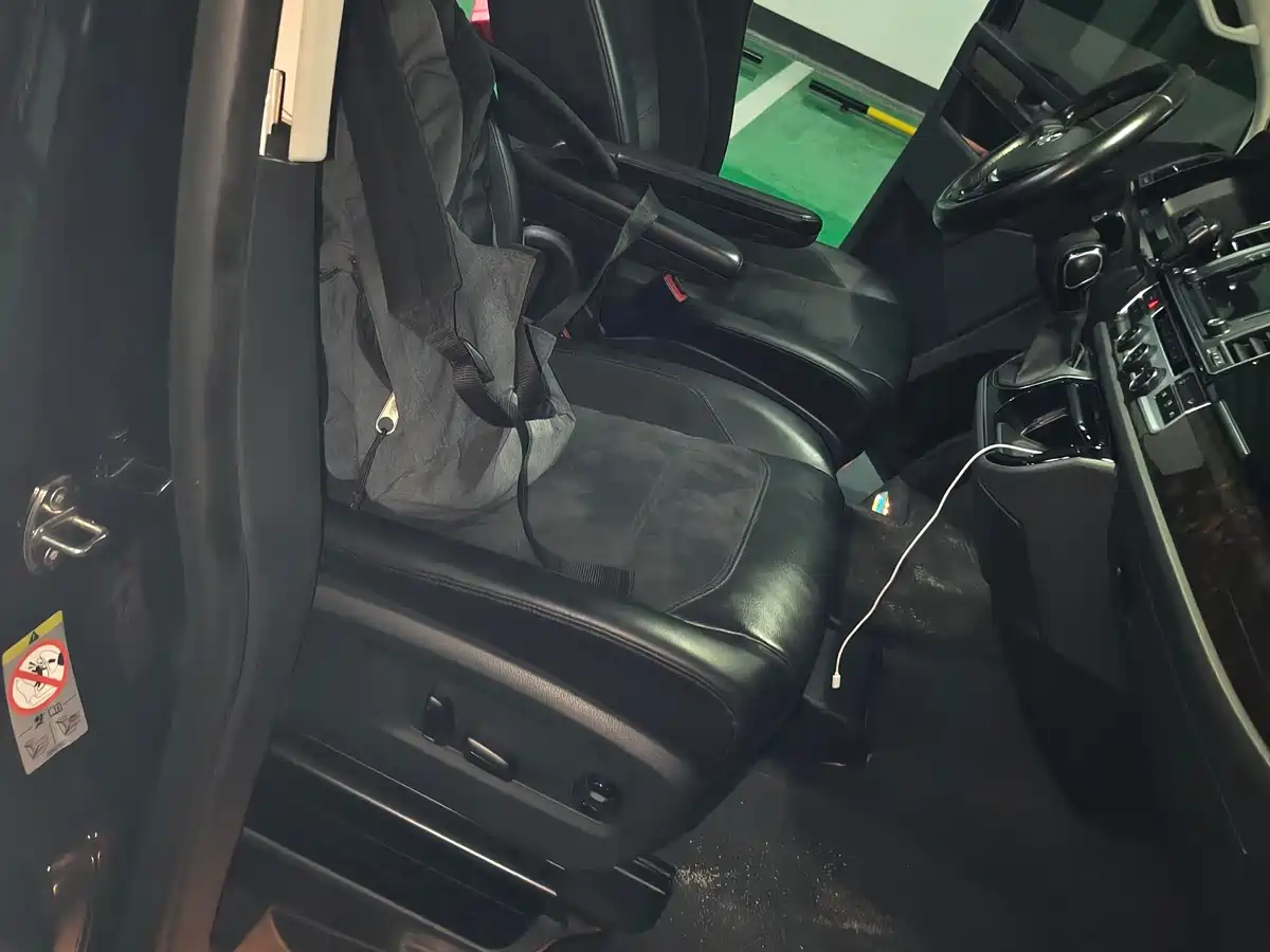 Volkswagen Multivan 2018 2.0TSI 4WD Premium Edition 7-Seater фото 4