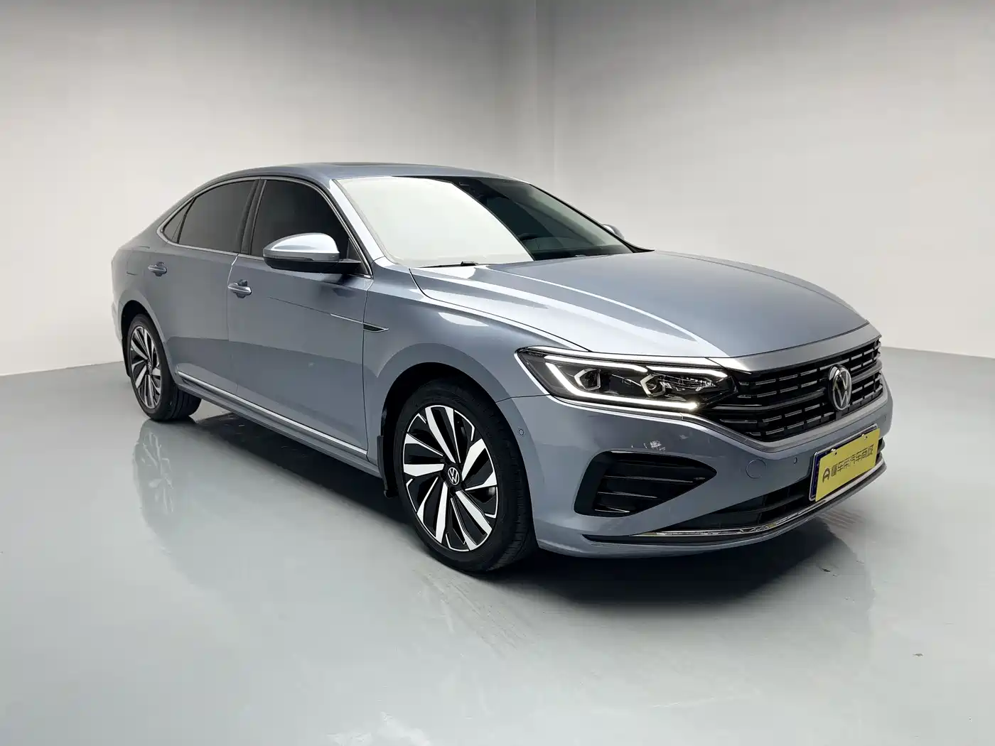 Volkswagen Passat 2022 330TSI Luxury Edition фото 3