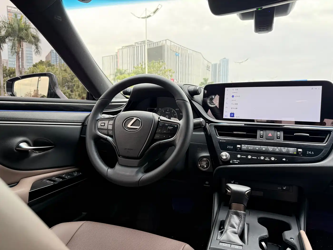 Lexus ES 2023 200 Excellence Edition фото 9