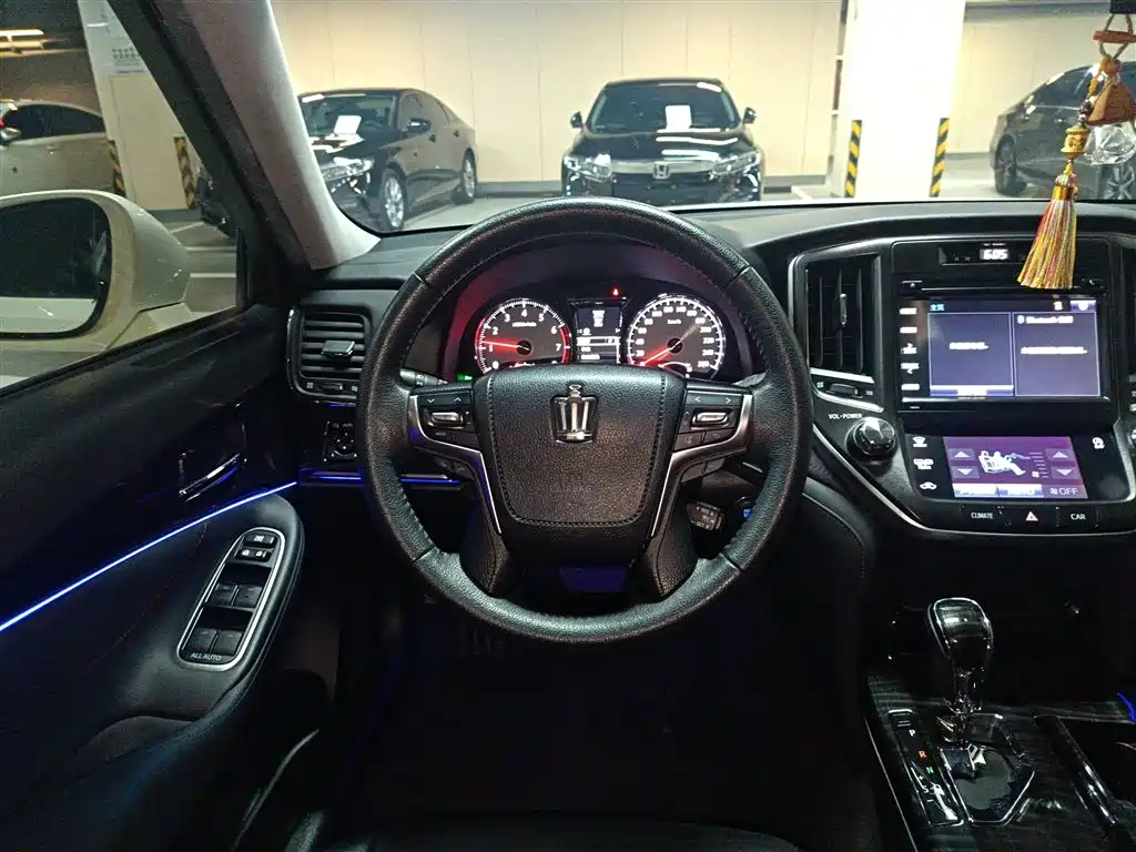 Toyota Crown 2015 2.0T Fashion фото 8