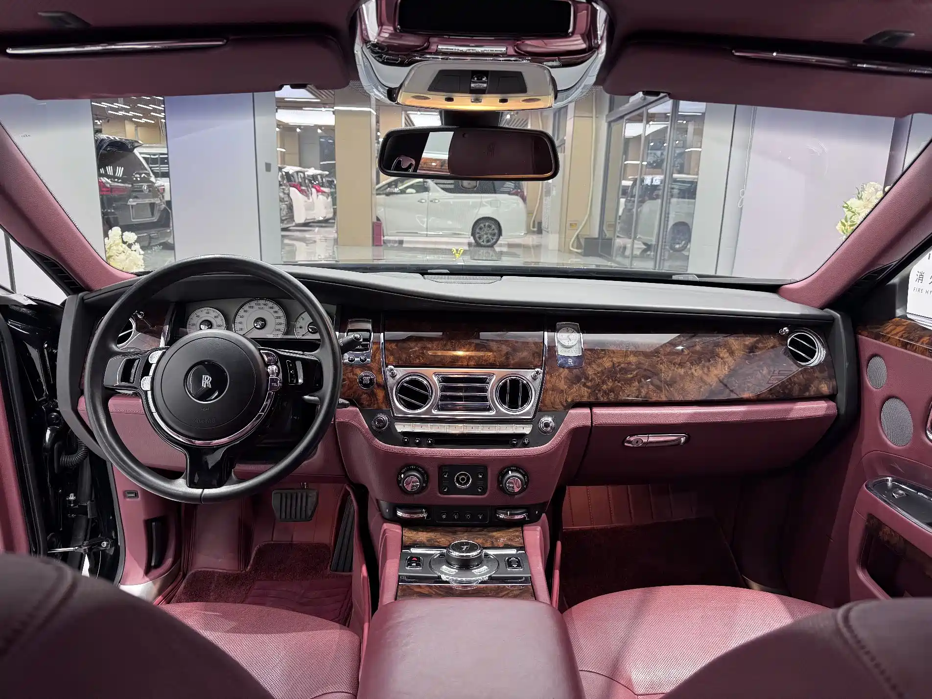 Фото 16 - Rolls-Royce Ghost