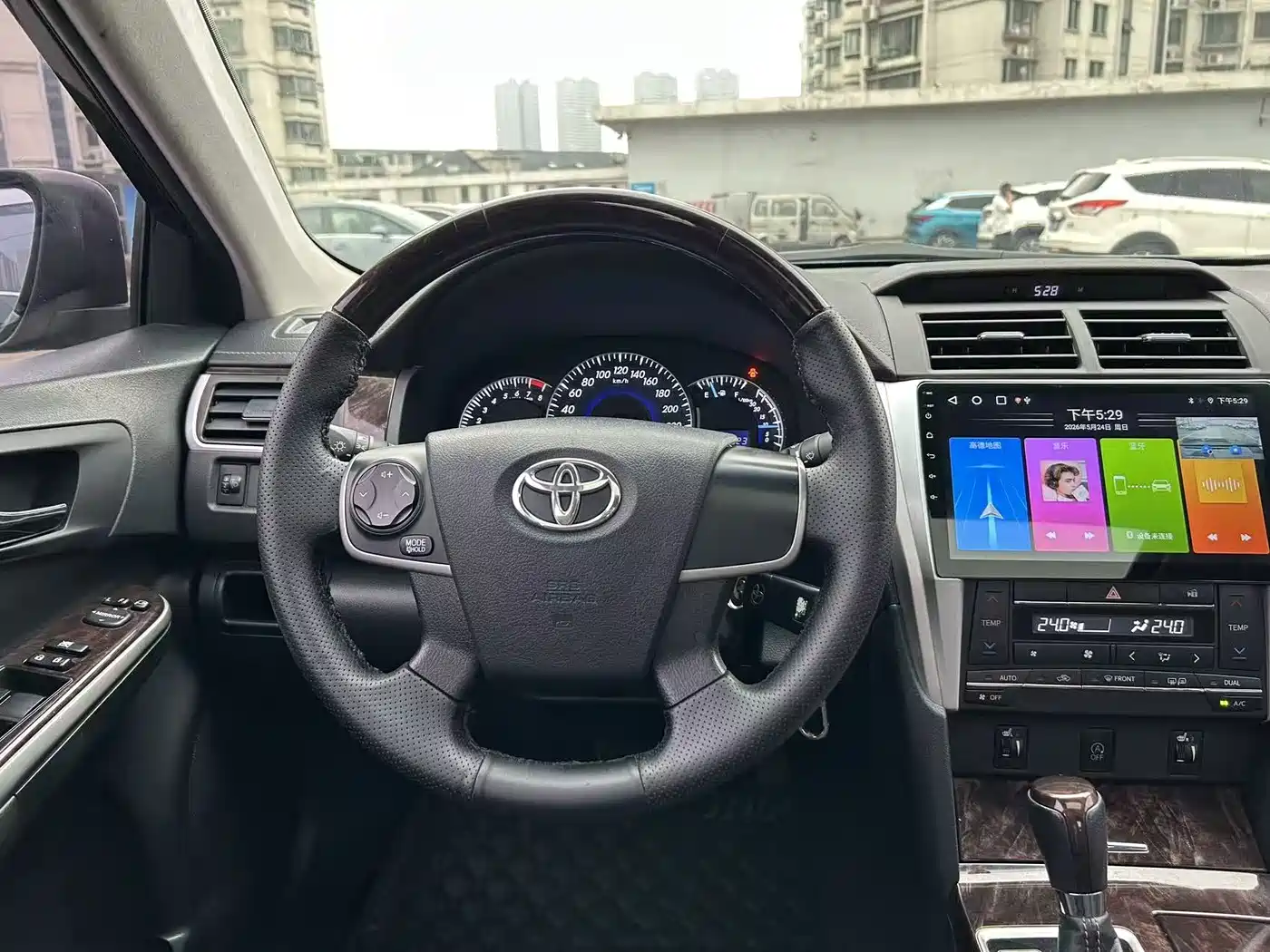 Toyota Camry 2016 2.0G 10th Anniversary Leading Edition фото 16