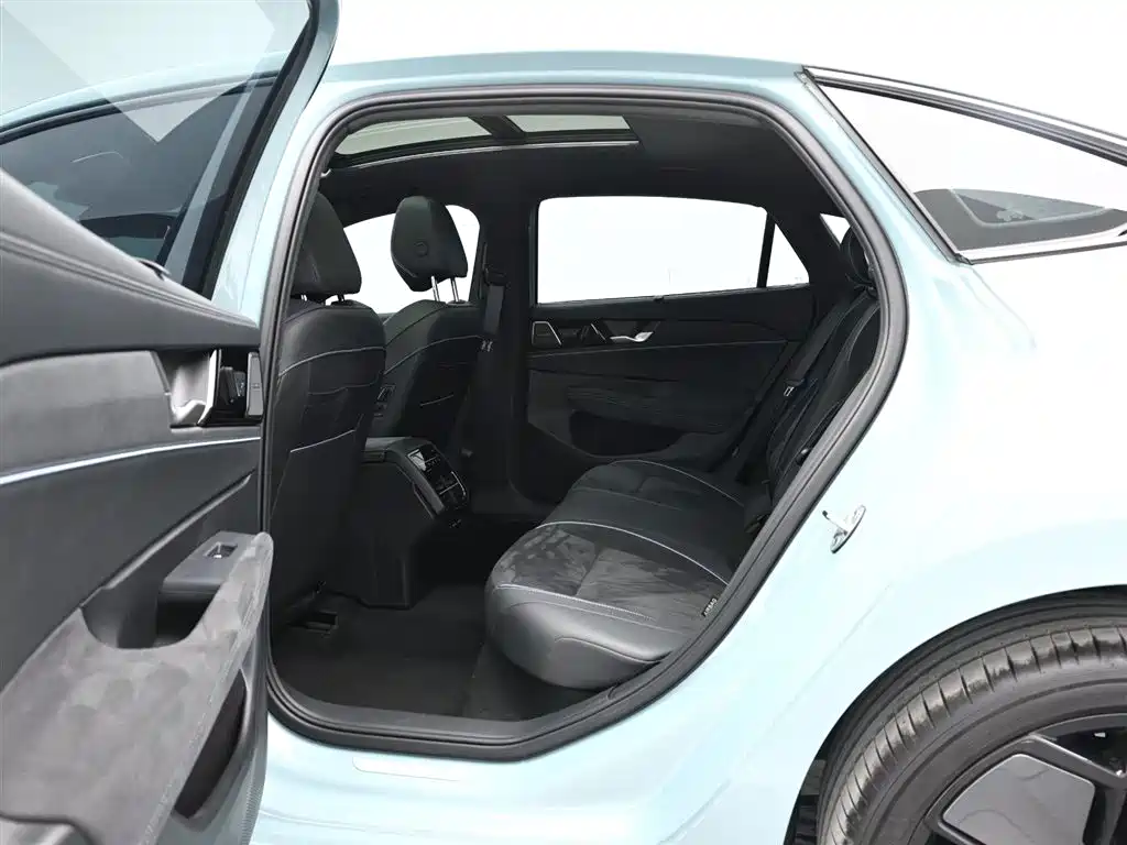 Volkswagen Passat 2025 Model Pro 380TSI Starlight Dragon Premium Edition фото 13
