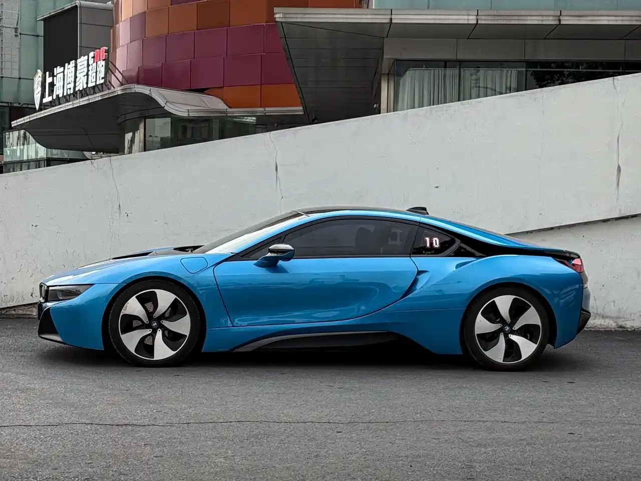 BMW I8