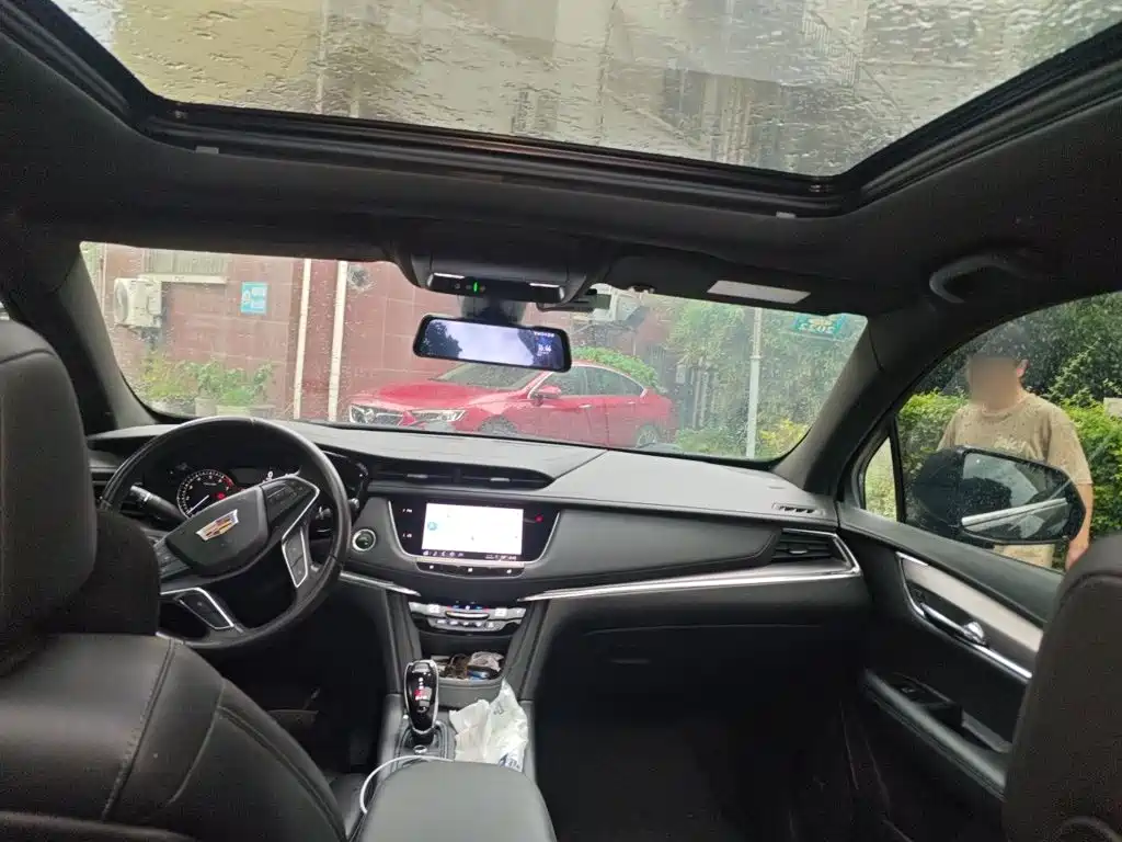 Фото 9 - Cadillac XT5