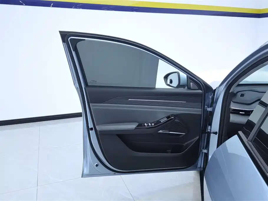 Geely Galaxy Galaxy L6 2025 EM-i 140km Starship Edition фото 7