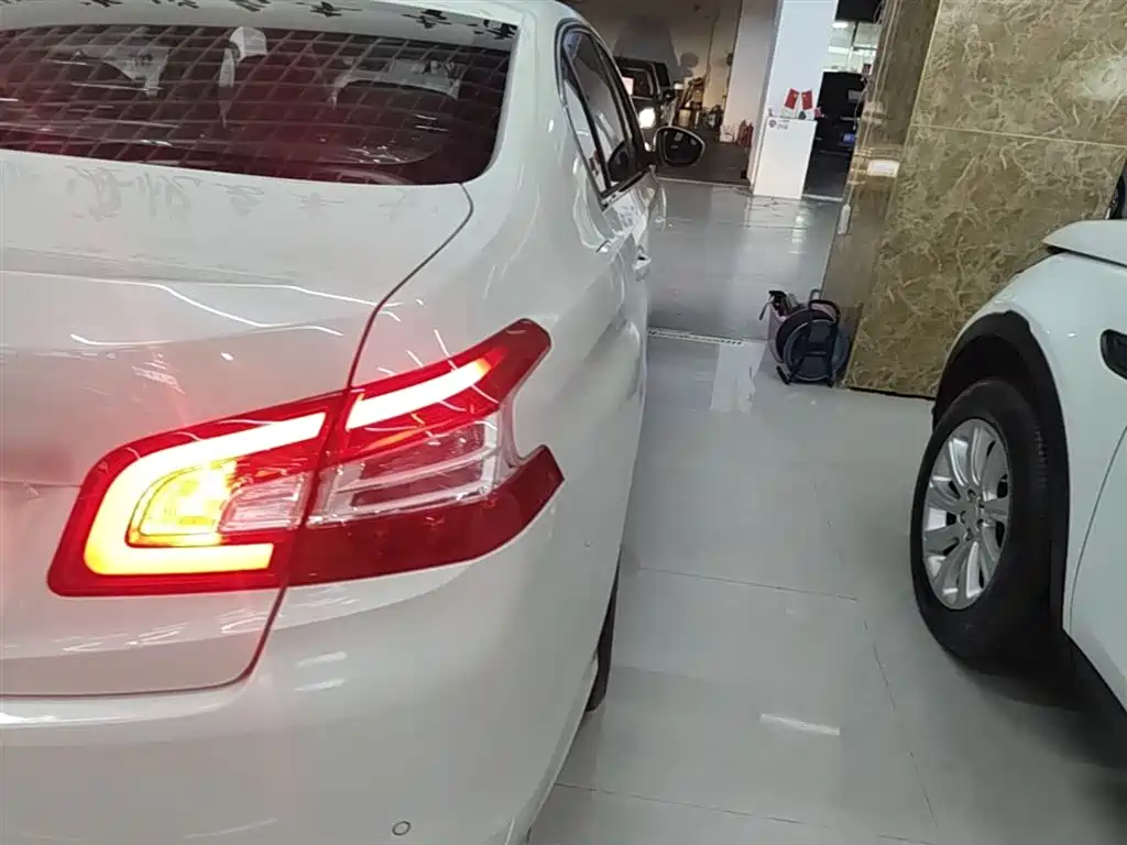 Peugeot 408 2016 1.6T Automatic Luxury Edition фото 8