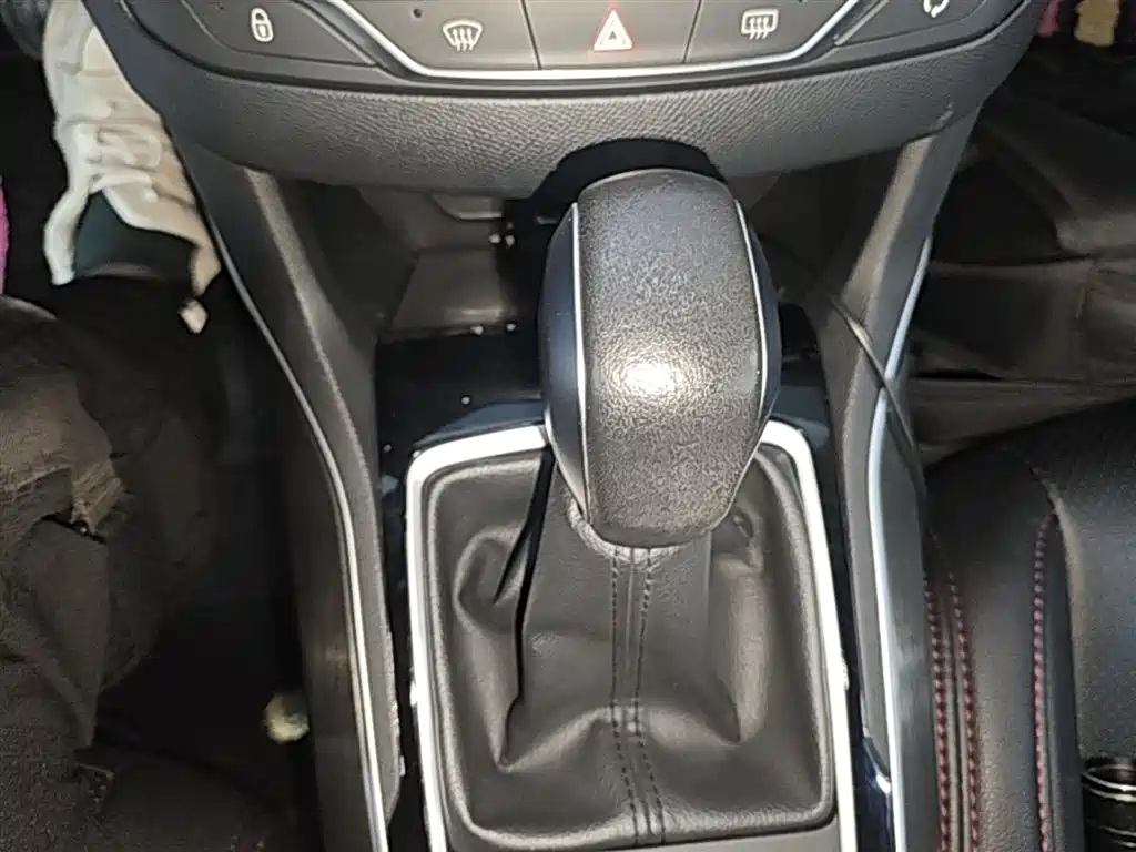 Peugeot 408 2016 1.6T Automatic Luxury Edition фото 14