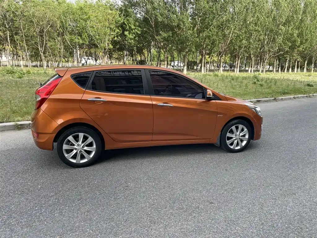 Hyundai Reina 2014 Model 1.6L Automatic TOP фото 10