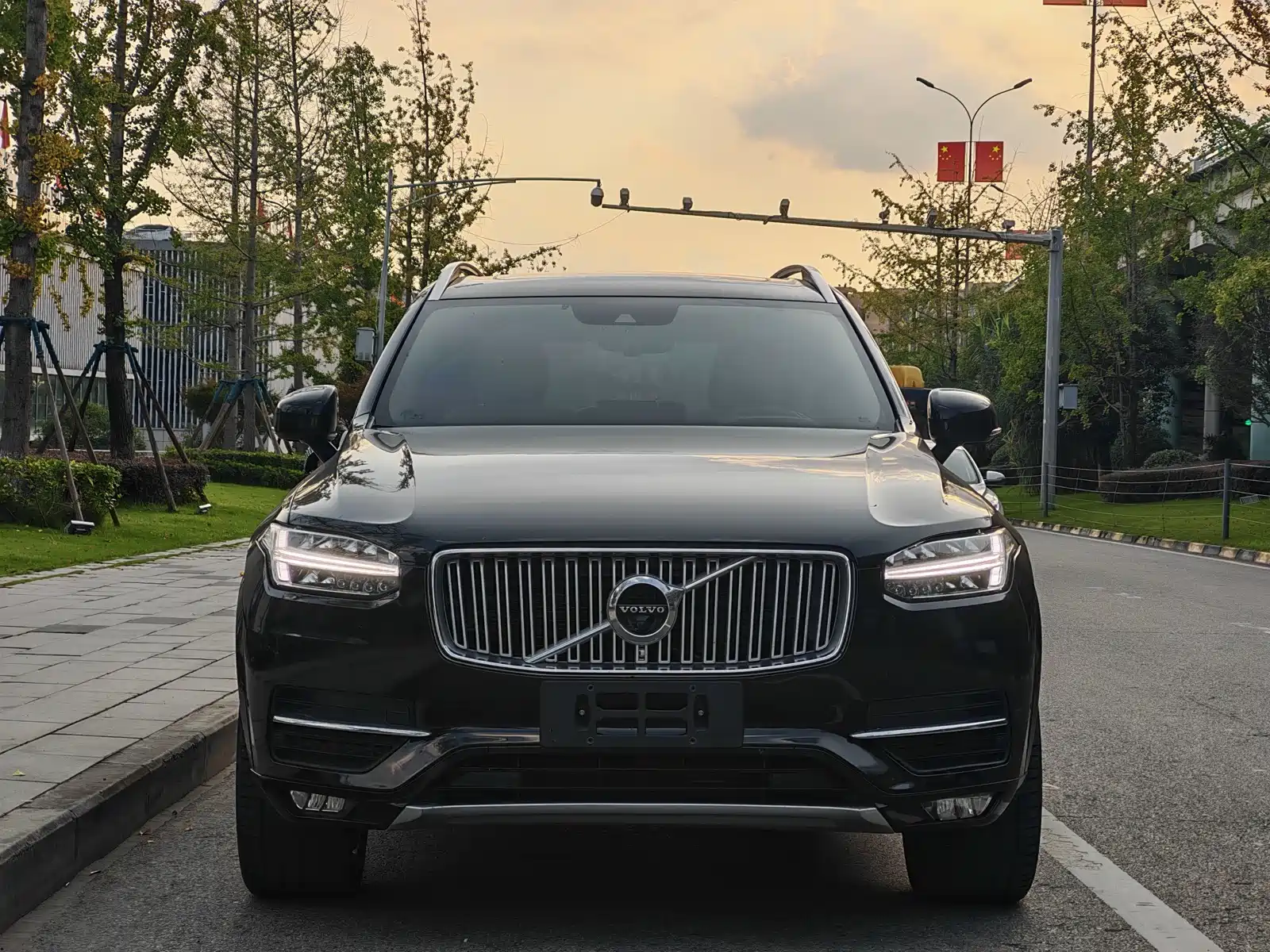 Photo 2 - Volvo XC90