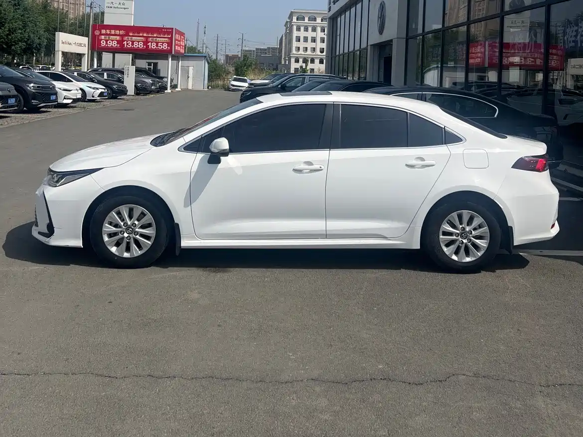 Toyota Corolla 2021 TNGA 1.5L CVT Elite Edition фото 3