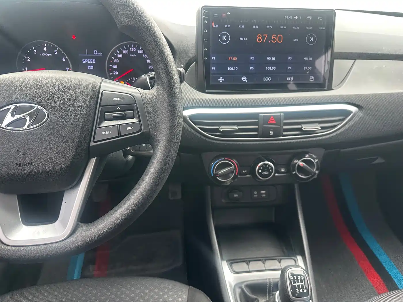 Hyundai Elantra 2017 1.6L Manual GLS Value Edition фото 9