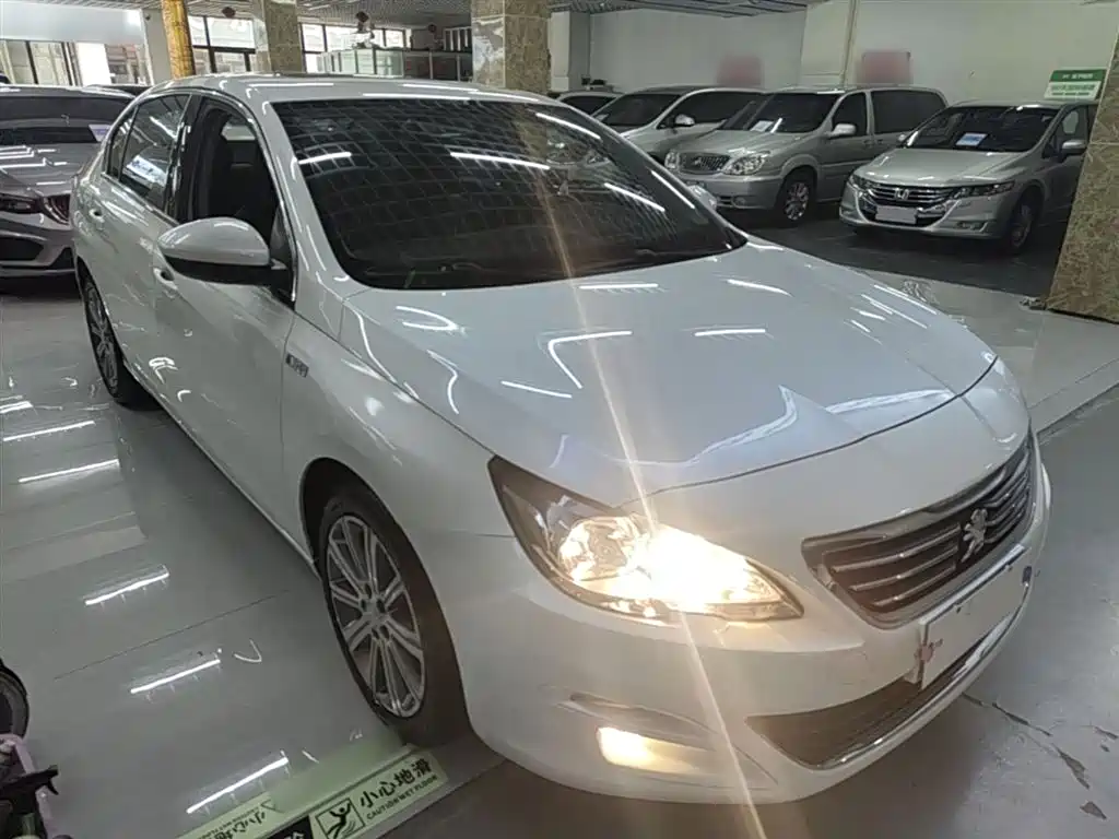 Peugeot 408 2016 1.6T Automatic Luxury Edition фото 4