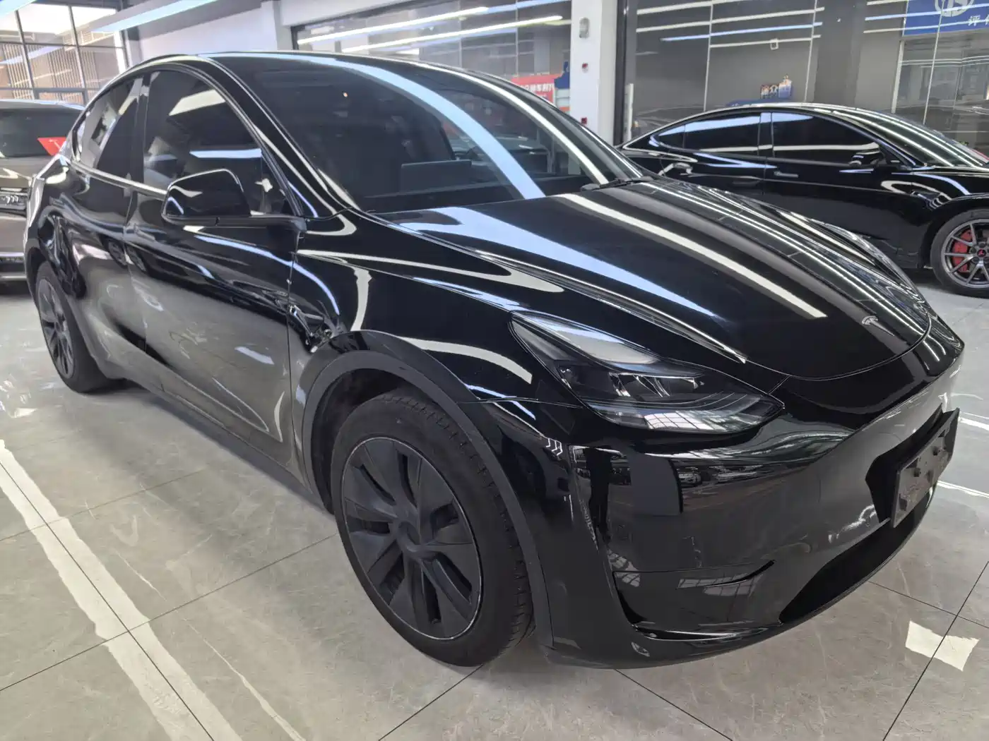 TESLA MODEL Y