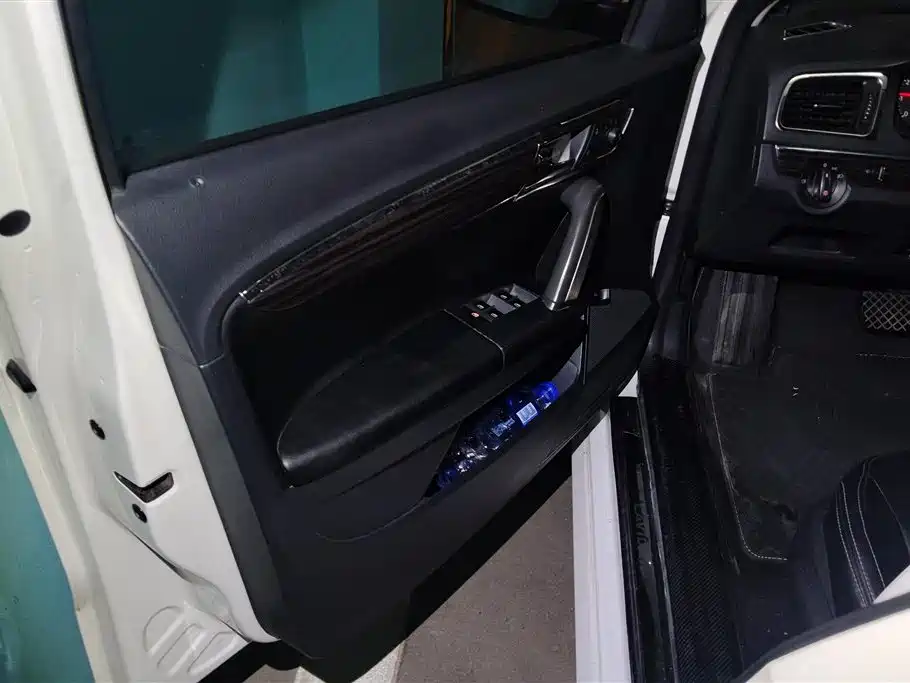 Volkswagen Lavida 2015 1.6L Automatic Trend Edition фото 7