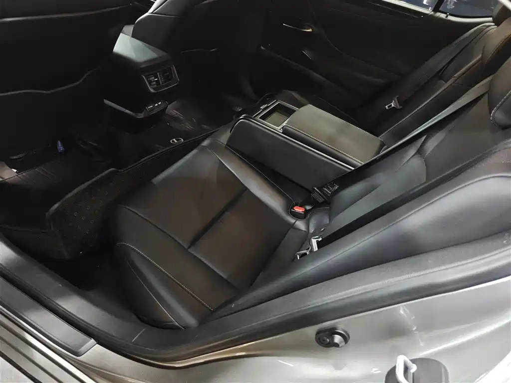 Lexus ES 2020 200 Excellence фото 10