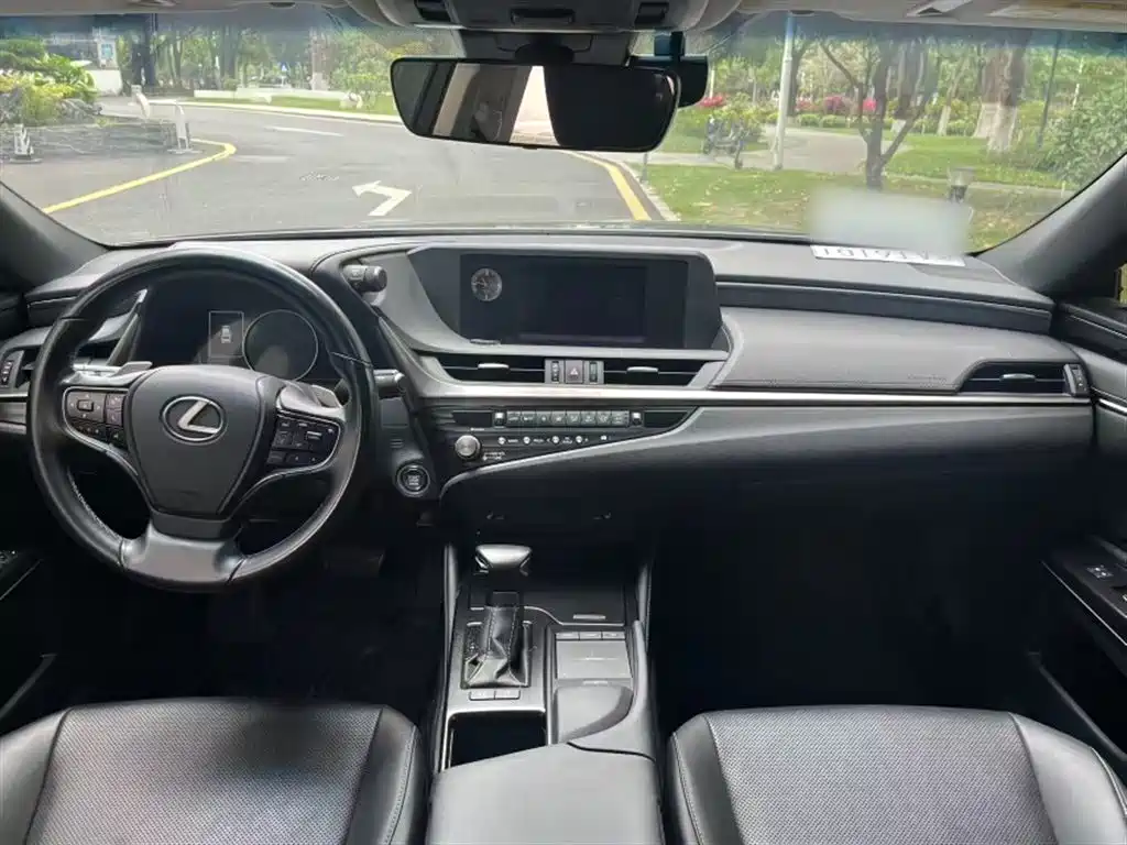 Lexus ES 2020 200 Excellence фото 15