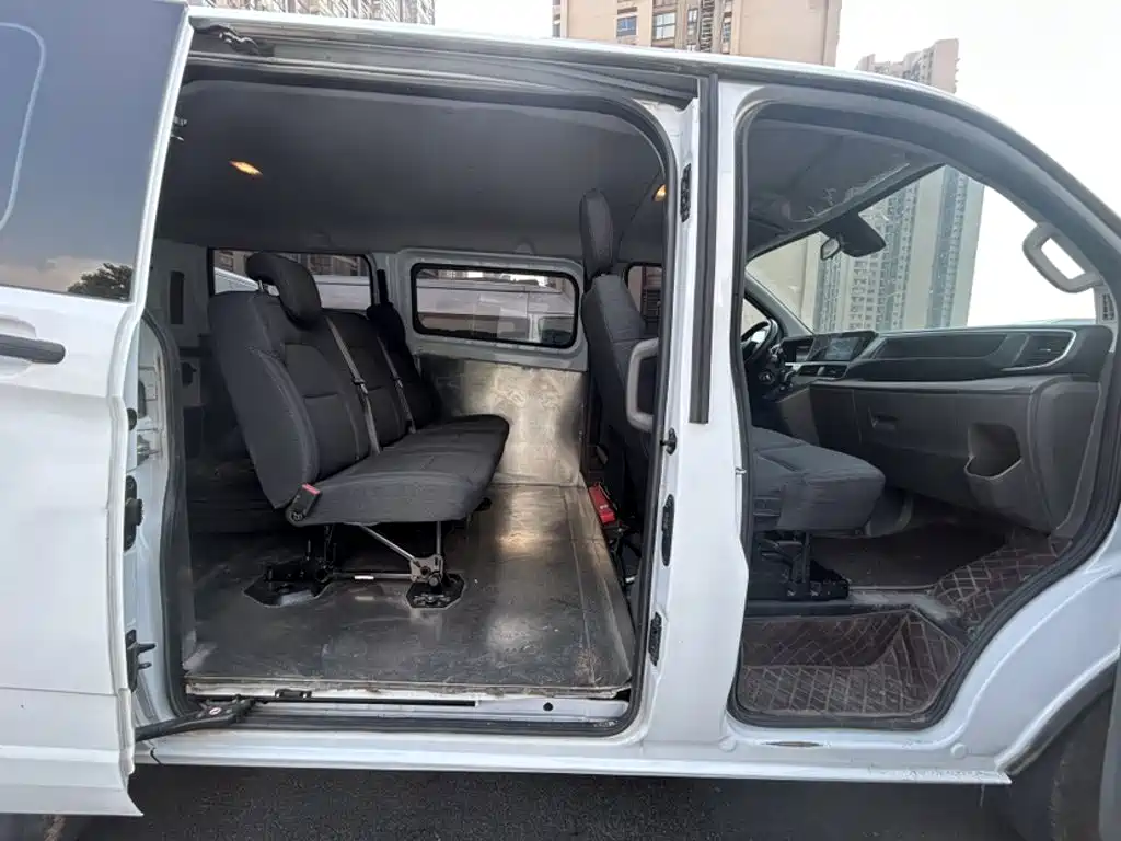 Ford Transit 2024 2023 Model 2.0T Diesel Automatic Multi-purpose Commercial Vehicle Short Wheelbase Low Roof 5/6 Seater
