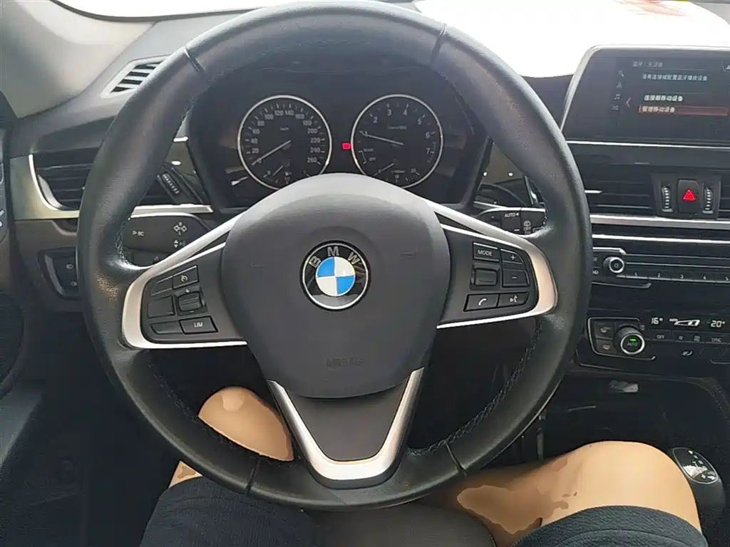 BMW X1 2018 sDrive18Li Premium Model фото 11