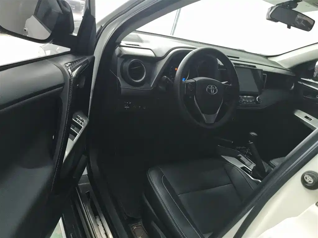Toyota RAV4 Rongfang 2016 2.0L CVT 2WD Comfort (China V) фото 16