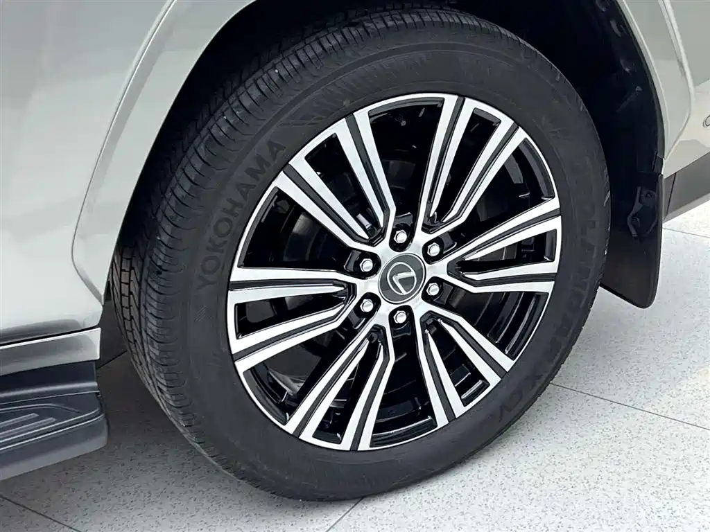 Lexus LX 2025 700h Boundary Edition фото 6