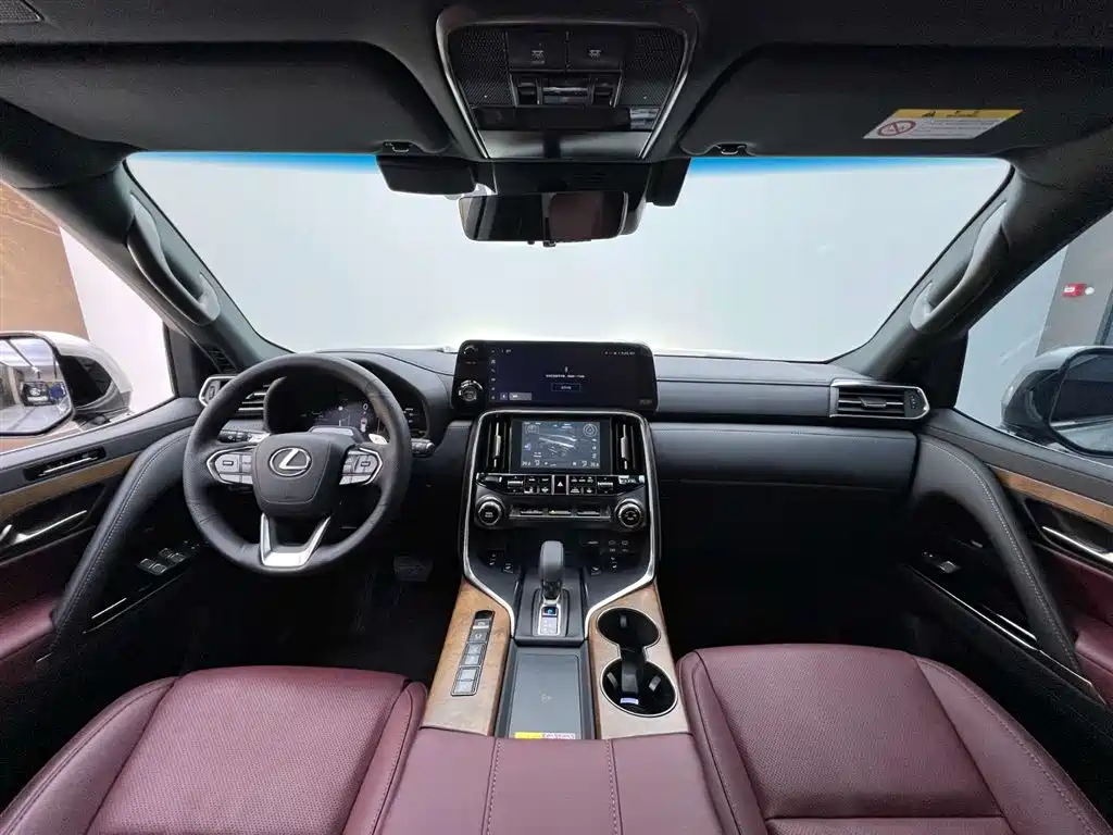 Lexus LX 2025 700h Boundary Edition фото 11