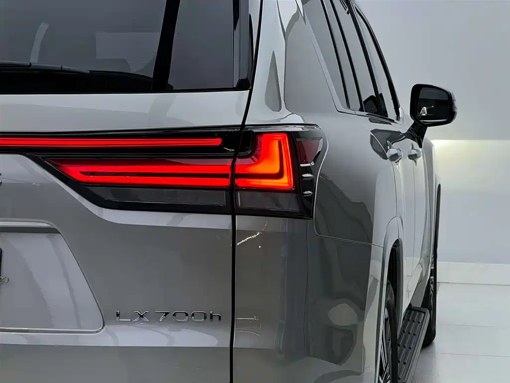 Lexus LX 2025 700h Boundary Edition фото 5