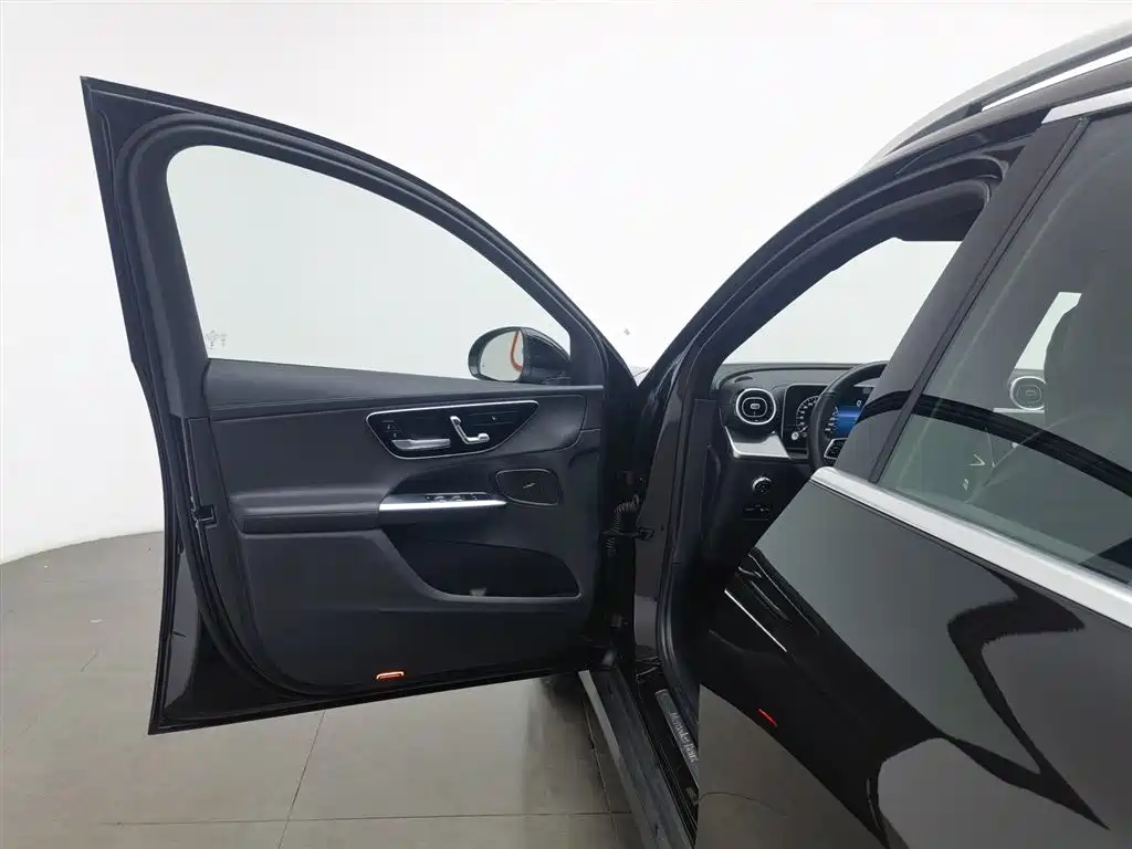 Mercedes-Benz GLC 2023 GLC 260 L 4MATIC Sport 5-seater фото 8