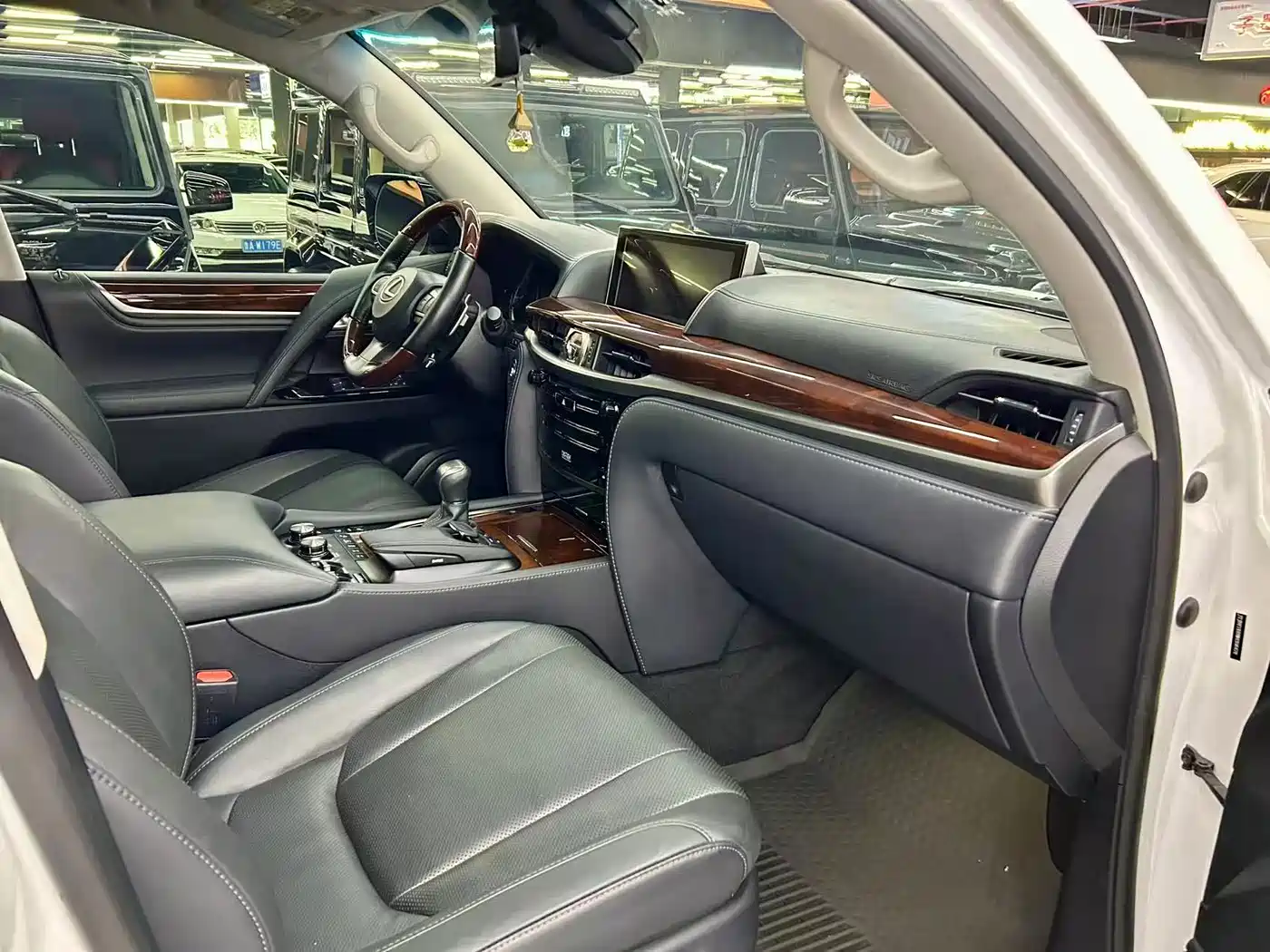 Lexus LX 2023 2019 570 Prestige Luxury Edition