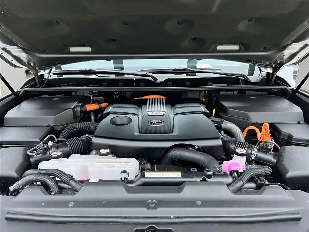 Lexus LX 2025 700h Boundary Edition фото 7