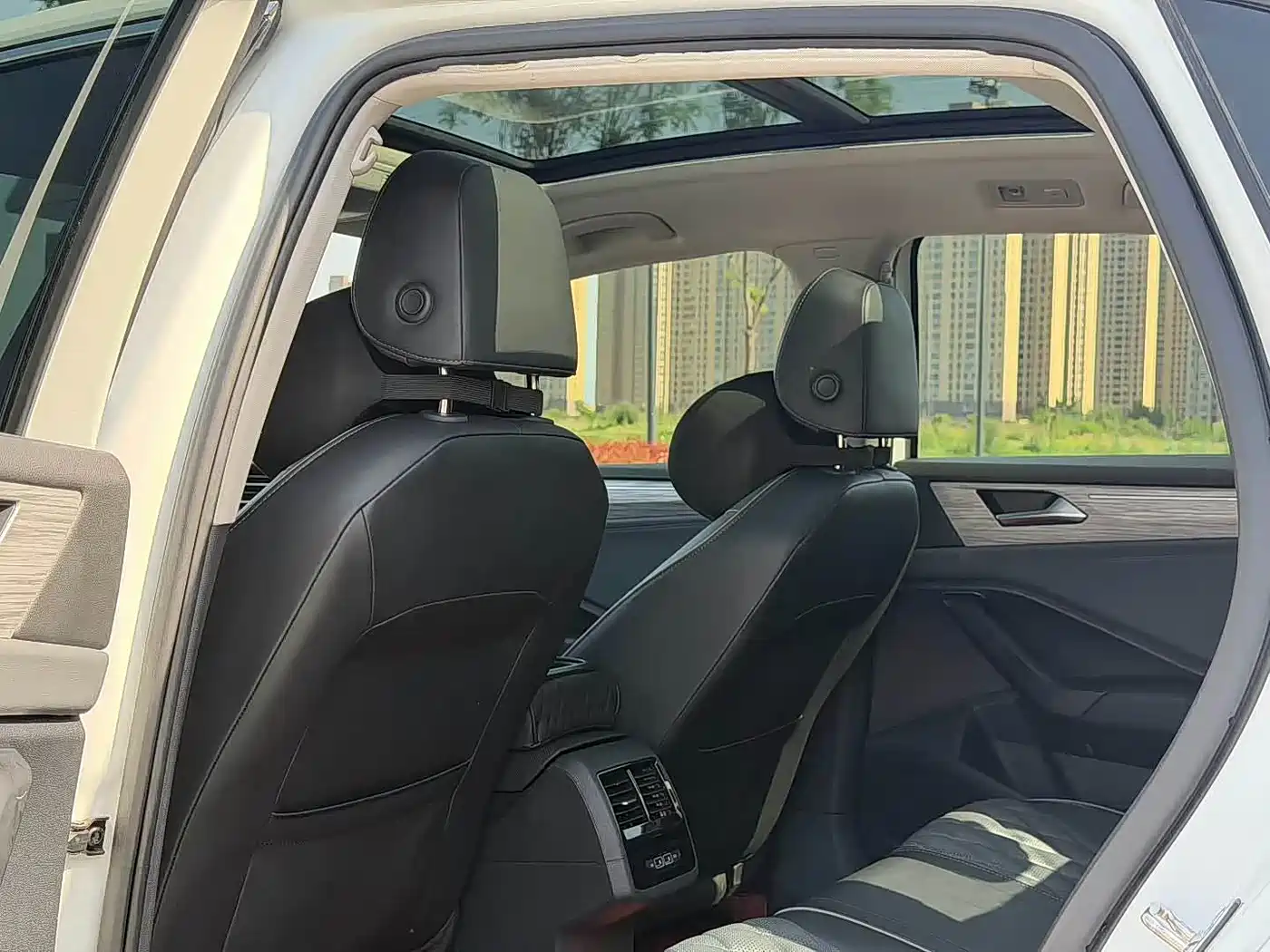 Volkswagen Sagitar 2023 300TSI DSG Surpassing Edition фото 6