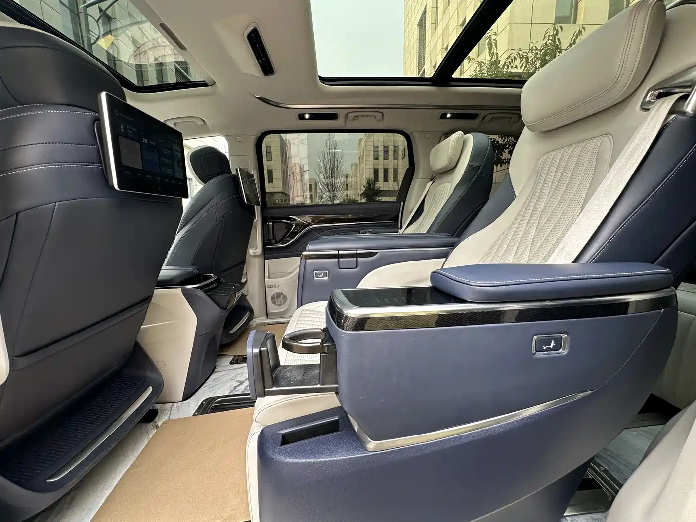 SAIC Maxus Maxus G90 2023 2.0T Interstellar Flagship Edition фото 16