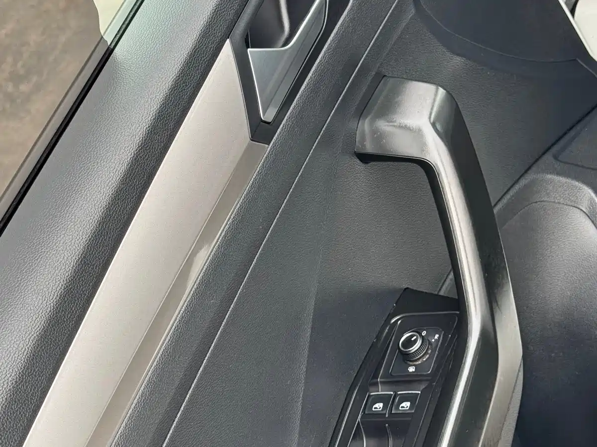 VOLKSWAGEN T ROC EXPLORING SONGS