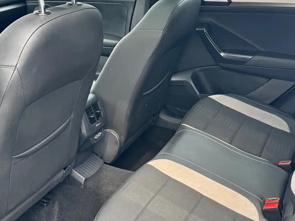 VOLKSWAGEN T ROC EXPLORING SONGS