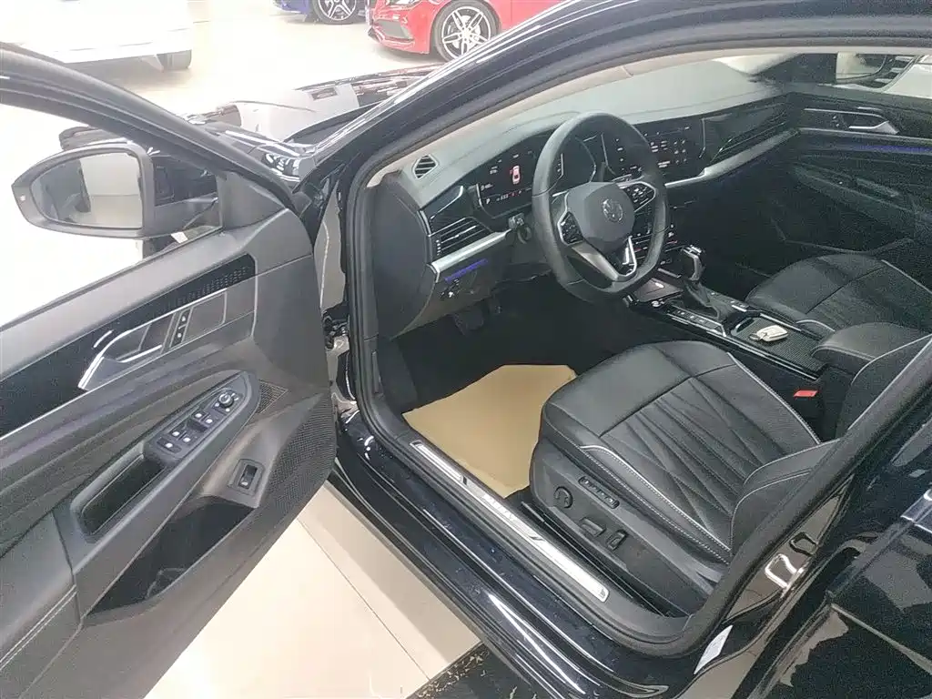 Volkswagen Passat 2022 330TSI Premium Edition фото 16