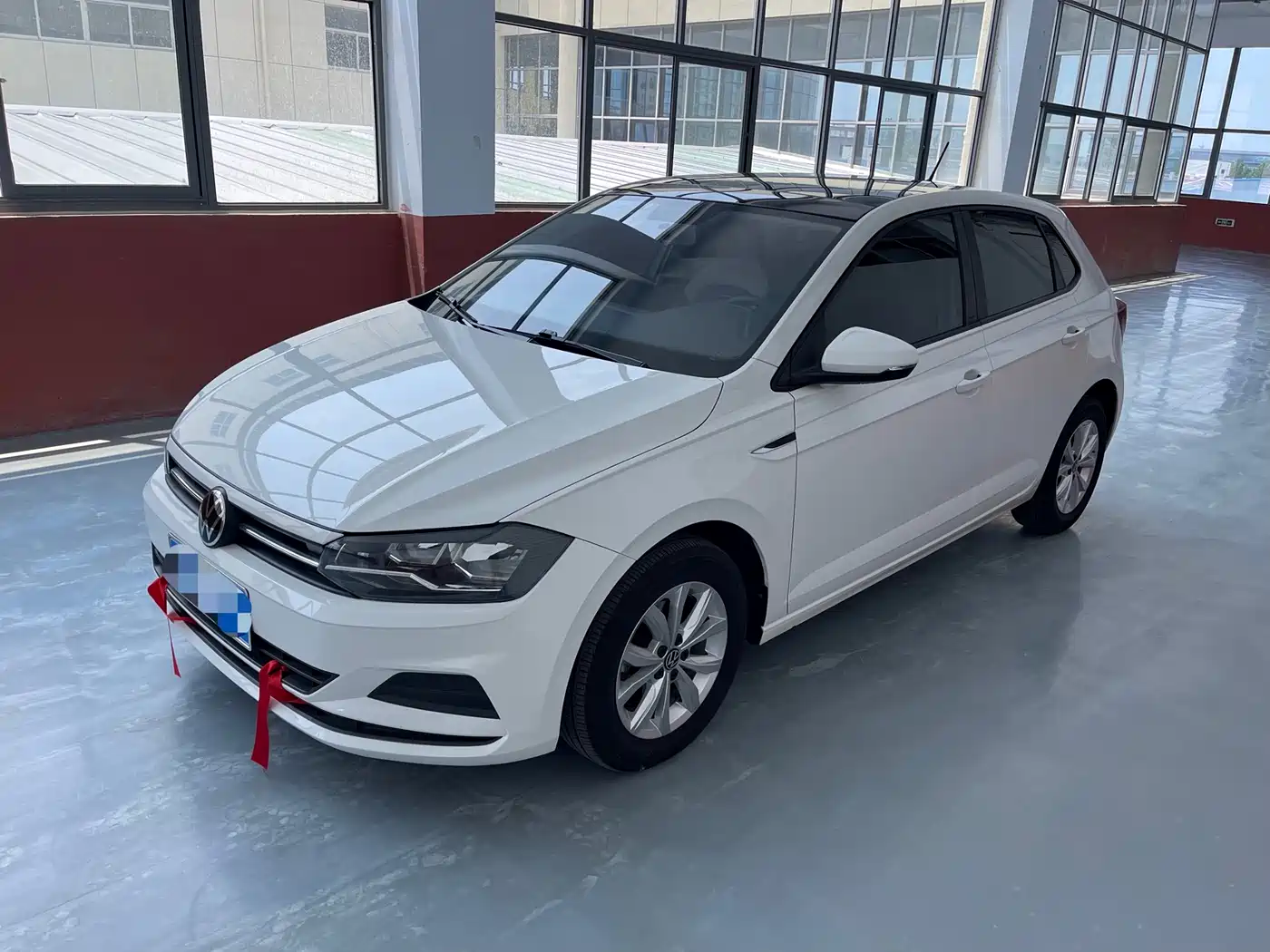 VOLKSWAGEN POLO