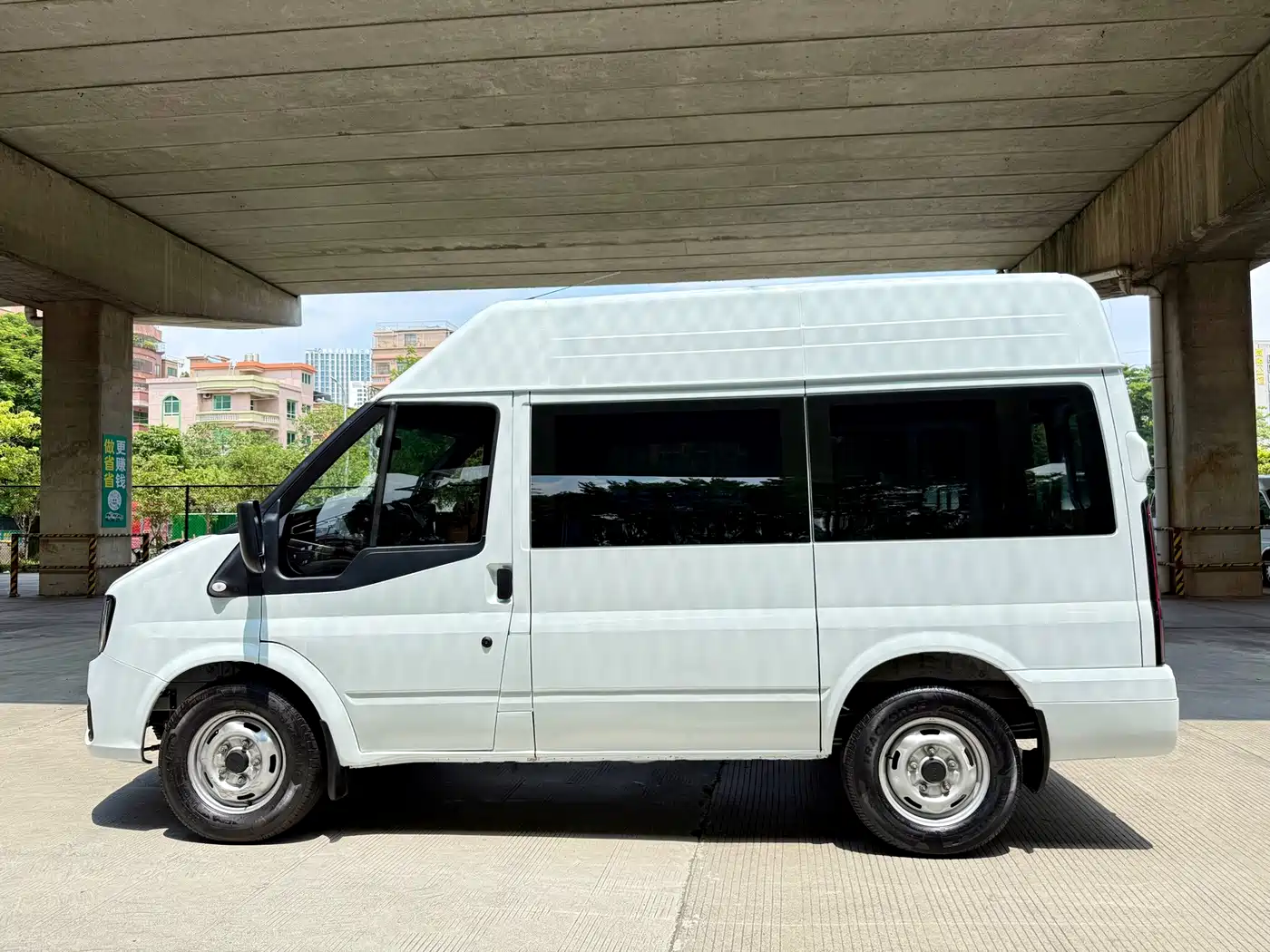 Jiangling JMC Fushun 2025 2025 Model 2.0T 6MT Diesel Short Wheelbase Medium-High Roof Commercial MPV 5/6 Seats