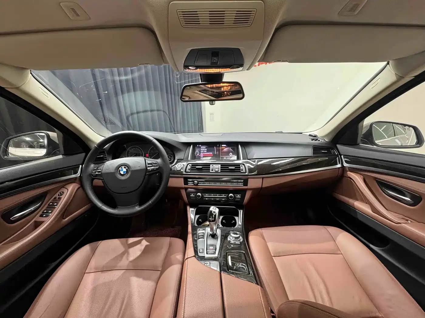 BMW 5 Series 2014 525Li Leading фото 27