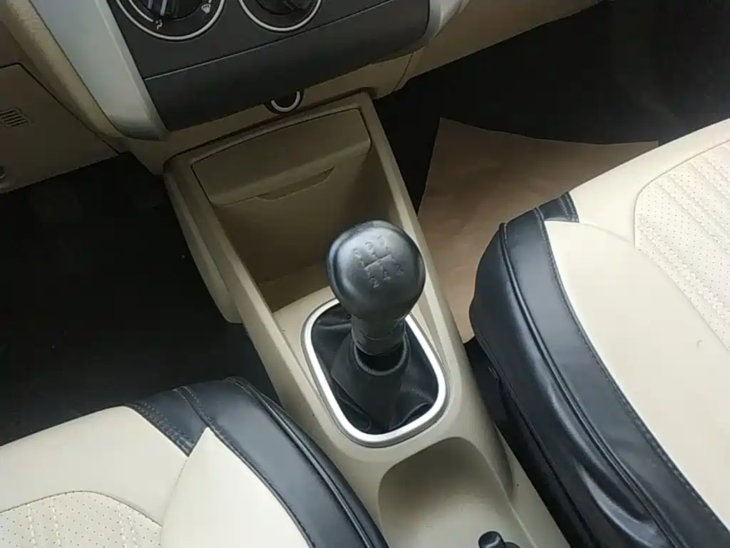 Venucia R50 2014 2013 1.6L Manual Fashion