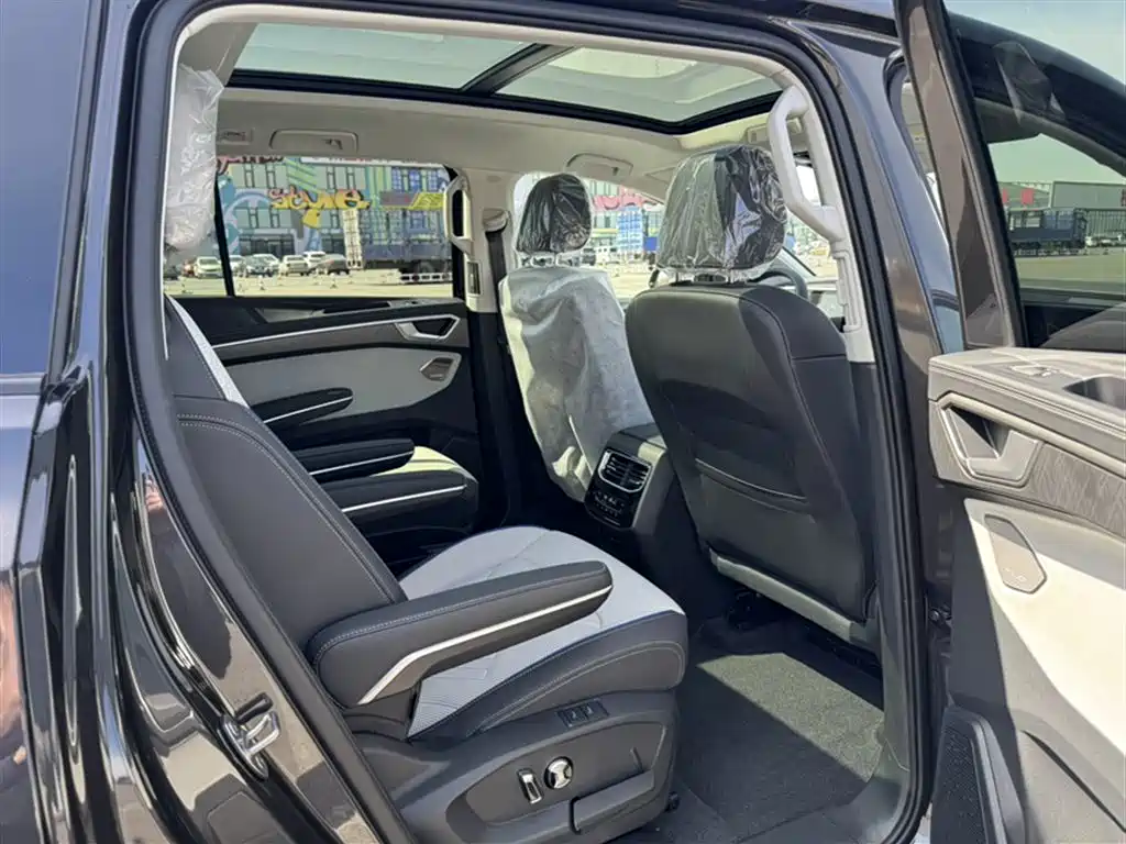 Volkswagen Talagon 2025 450TSI R-Line 6-Seater фото 2