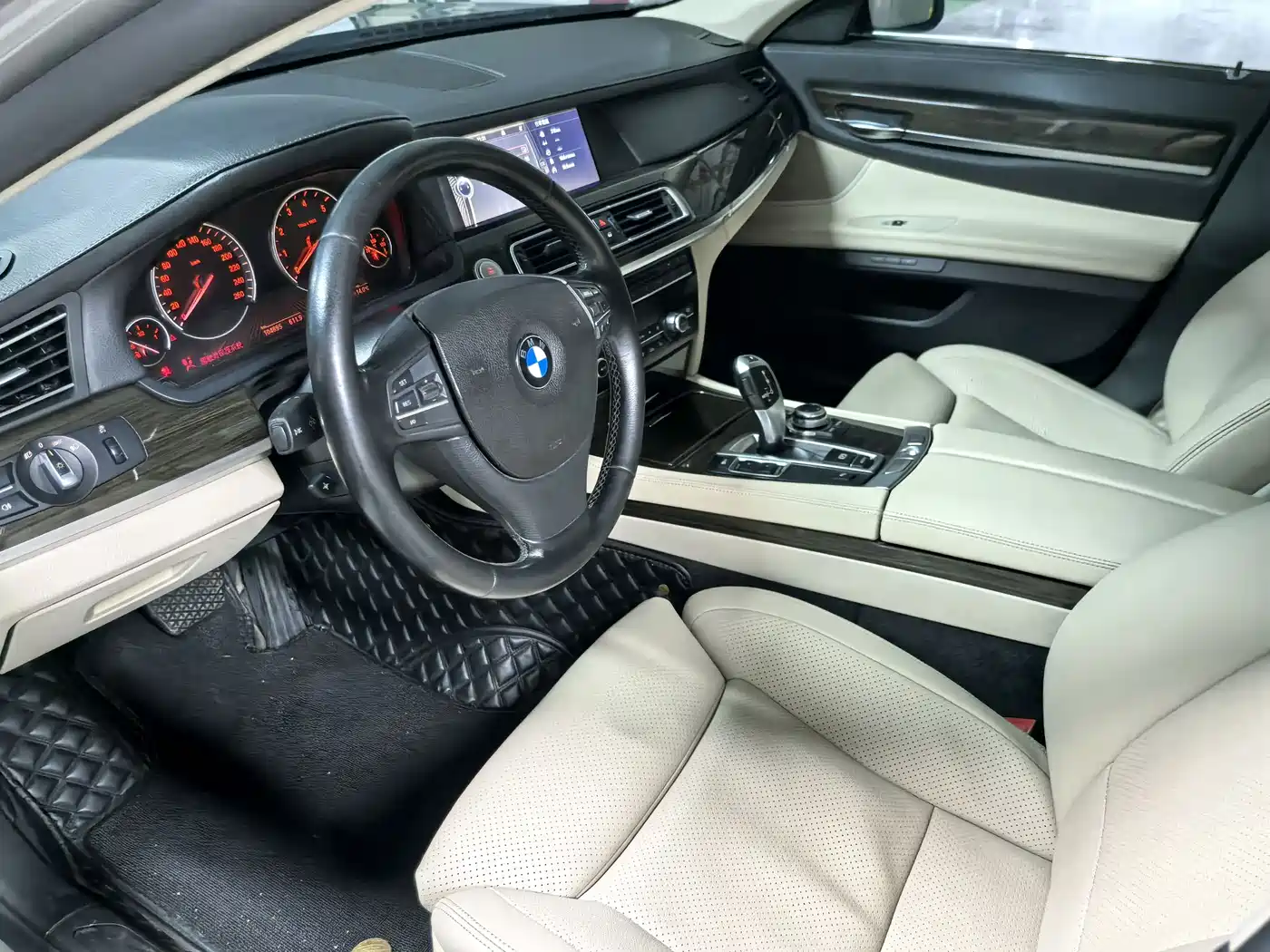 BMW 7 Series 2009 730Li Luxury фото 12